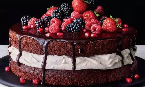 കണ്ണുനിറയെ കാണാന്‍ കേക്കുകള്‍