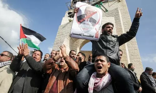 ട്രംപ് അവതരിപ്പിച്ച അമേരിക്കയുടെ പശ്ചിമേഷ്യന്‍ പദ്ധതിക്കെതിരെ വ്യാപക പ്രതിഷേധം