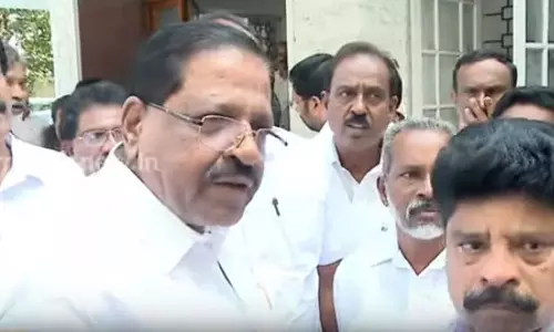 കോണ്ഗ്രസിന്റെ പതാക ഉയര്ത്താന് അറിയില്ലെങ്കില് അറിയുന്നവരെ ഏല്പിക്കണം കോണ്ഗ്രസിന്റെ പതാക ഉയര്ത്താന് അറിയില്ലെങ്കില് അറിയുന്നവരെ ഏല്പിക്കണം