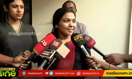 പാവക്കുളം ക്ഷേത്രത്തിലെ കയ്യേറ്റം; ഒരു വിഭാഗം ആളുകളുടെ ഭീഷണിയുണ്ടെന്ന് ആതിര 