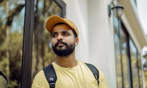 ഗൗതമന്റെ രഥത്തിന്റെ വിശേഷങ്ങളുമായി നടന്‍ നീരജ് മാധവ്