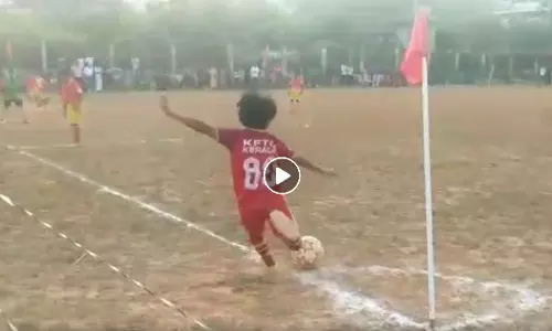 കോര്‍ണറില്‍ നിന്ന് വല കുലുക്കി കുരുന്ന് - വീഡിയോ വൈറല്‍