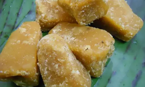 പ്രളയത്തില്‍ നിന്നും ഉയിര്‍ത്തെഴുന്നേറ്റ് പത്തനംതിട്ടയിലെ പരമ്പരാഗത ശർക്കര നിർമ്മാണം