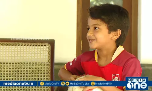 വൈറലായ സീറോ ആംഗിൾ ഗോളിന് പിന്നിലെ കൊച്ചു മാന്ത്രിക കാലുകൾ