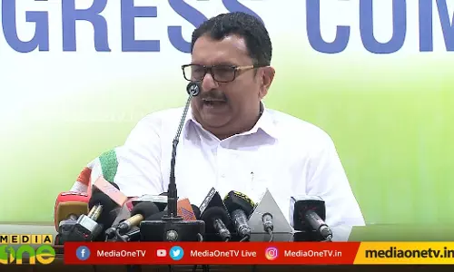 പിണറായിയും മോഡിയും തമ്മില് വലിയ വ്യത്യാസമൊന്നും മുരളീധരന് കാണുന്നില്ല.. പിണറായിയും മോഡിയും തമ്മില് വലിയ വ്യത്യാസമൊന്നും മുരളീധരന് കാണുന്നില്ല..