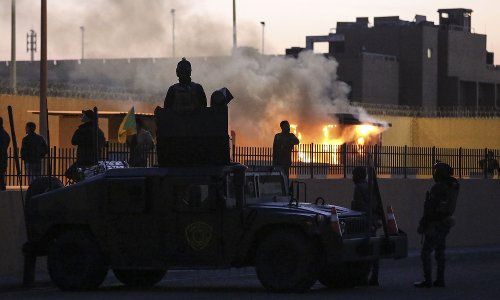 യു.എസ് എംബസിക്കു നേരെയുണ്ടായ ആക്രമണത്തിനു പിന്നാലെ അമേരിക്കയും ഇറാനും തമ്മില്‍ വാക് യുദ്ധം