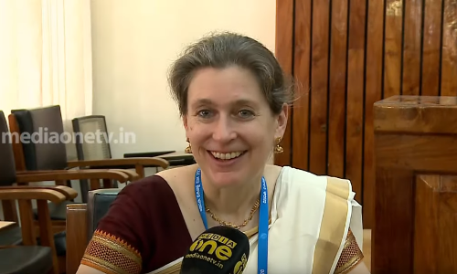 മലയാളം സംസാരിക്കുക മാത്രമല്ല, വെടിപ്പായി എഴുതുകയും ചെയ്യും ജര്‍മ്മന്‍കാരി പ്രൊഫ. ഹൈക്കെ ഒബര്‍ലിന്‍