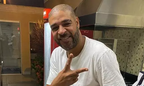 ‘ഇല്ല, ഞാന് മരിച്ചിട്ടില്ല’ മരിച്ചെന്ന അഭ്യൂഹങ്ങള്ക്ക് മറുപടി നല്കി അഡ്രിയാനോ ‘ഇല്ല, ഞാന് മരിച്ചിട്ടില്ല’ മരിച്ചെന്ന അഭ്യൂഹങ്ങള്ക്ക് മറുപടി നല്കി അഡ്രിയാനോ