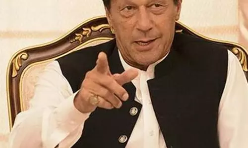 രാജ്യത്തെ അമുസ്‍ലിംകളായ പൌരന്മാര്‍ക്കോ ആരാധനാലയങ്ങള്‍ക്കോ എതിരെ  ആരെങ്കിലും തിരിഞ്ഞാല്‍ അവര്‍ കടുത്ത നടപടി നേരിടേണ്ടി വരുമെന്ന് പാക് പ്രധാനമന്ത്രി