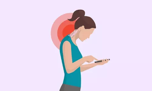 സ്മാര്‍ട്ട്‌ഫോണ്‍ അമിതമായി ഉപയോഗിക്കുന്നവരെ കാത്ത് ‘ടെക്സ്റ്റ് നെക്’