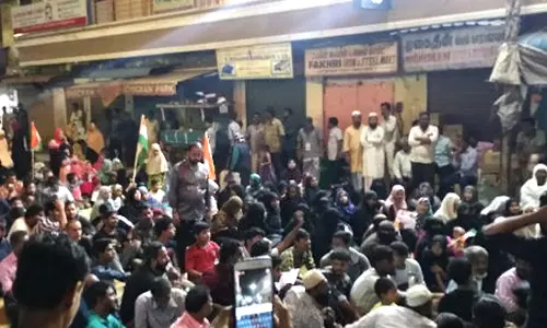 അണ്ണാ ഡി.എം.കെയെ വലയ്ക്കുന്നു, ദക്ഷിണേന്ത്യയിലെ ശാഹീന്‍ ബാഗ്