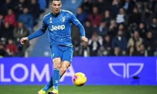 ഗോളില്ലാതൊരു കളിയില്ല, 1000 മത്സരം പൂര്ത്തിയാക്കിയ റൊണാള്ഡോ പുതിയ ഗോളടി റെക്കോഡിനൊപ്പം ഗോളില്ലാതൊരു കളിയില്ല, 1000 മത്സരം പൂര്ത്തിയാക്കിയ റൊണാള്ഡോ പുതിയ ഗോളടി റെക്കോഡിനൊപ്പം