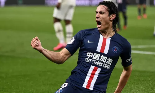 പി.എസ്.ജിക്കുവേണ്ടി 200 ഗോള് നേടുന്ന ആദ്യ താരമായി കവാനി പി.എസ്.ജിക്കുവേണ്ടി 200 ഗോള് നേടുന്ന ആദ്യ താരമായി കവാനി