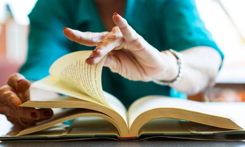 തുപ്പലുതൊട്ട് പേജ് മറിക്കരുതെന്ന് ഉദ്യോഗസ്ഥരോട് യു.പി സര്‍ക്കാര്‍