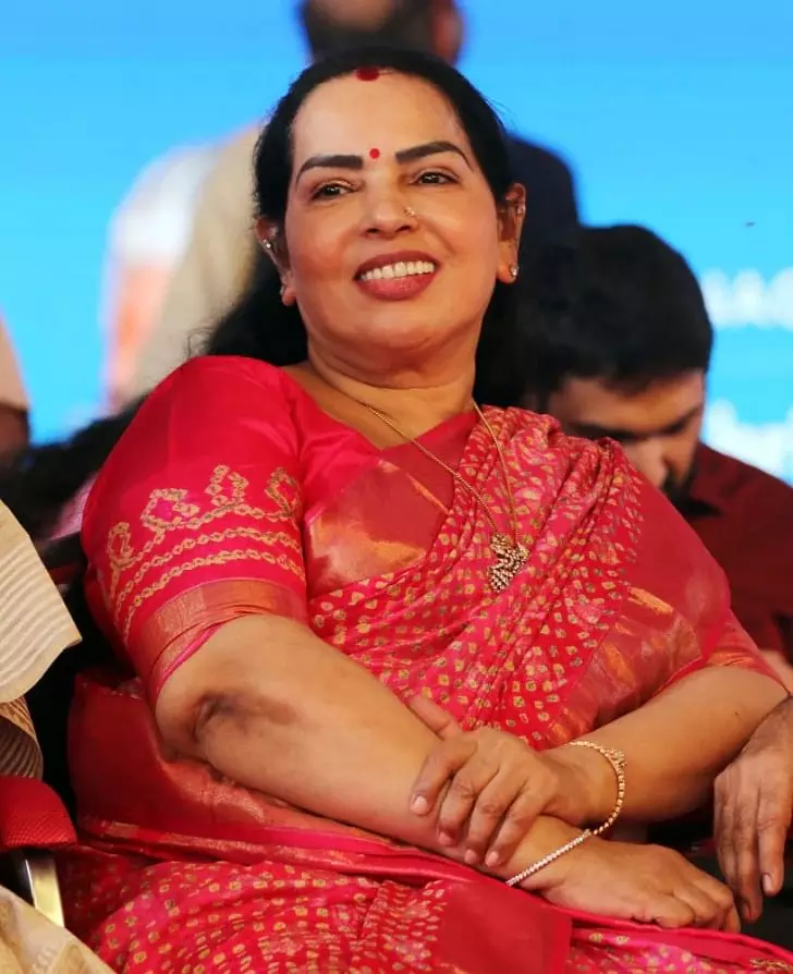 ഐഫോണ്‍ വിവാദം; വിനോദിനി ബാലകൃഷ്‍ണന് വീണ്ടും കസ്റ്റംസ് നോട്ടീസ്