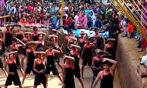 കളരി ക്ലാസില്‍ പരീക്ഷ വിജയിക്കാന്‍ 18 അടവും പയറ്റി കുട്ടികള്‍