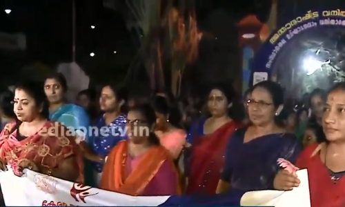 പൊതു ഇടം എന്‍റേതാക്കി വീണ്ടും രാത്രി നടത്തം  