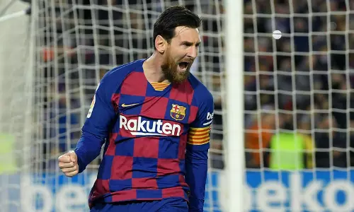 മെസിയുടെ വിവാദ പെനല്‍റ്റി ഗോളില്‍ ബാഴ്‌സലോണക്ക് ജയം