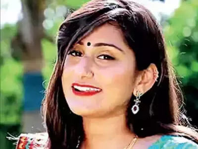 ടിക്ടോക് ചെയ്തതിന് സസ്പെന്‍ഷന്‍; ശേഷം വീഡിയോ ആല്‍ബങ്ങളിലൂടെ ഹിറ്റായി ഗുജറാത്ത് പൊലീസ് ഓഫീസര്‍