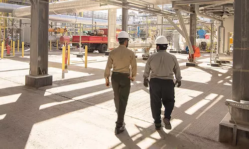 സ്വദേശികളുടെ മിനിമം വേതനം വര്‍ധിപ്പിച്ച നടപടി; പഴയതും പുതിയതുമായ എല്ലാ ജീവനക്കാര്‍ക്കും ബാധകം