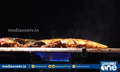 വറുത്ത മത്തിയുടെ മണമുള്ള നാടകം 