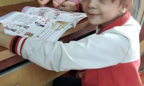 ജനങ്ങള് പ്രാണികളെപ്പോലെ മരിച്ചുവീഴുന്നു.. ബോംബുകള് മഴപോലെ വന്നുപതിക്കുന്നു.. ജനങ്ങള് പ്രാണികളെപ്പോലെ മരിച്ചുവീഴുന്നു.. ബോംബുകള് മഴപോലെ വന്നുപതിക്കുന്നു..