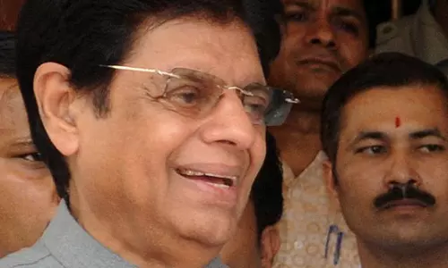 ഇ. അഹമ്മദ് ,കളിയെഴുത്തിലും ഒരു കൈ നോക്കിയ ബഹുമുഖ പ്രതിഭ