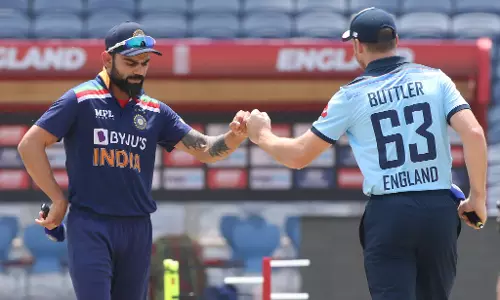 ഇന്ത്യയെ ബാറ്റിങ്ങിനയച്ച് ഇംഗ്ലണ്ട്; തുടക്കത്തിലേ ധവാന്‍ പുറത്ത്