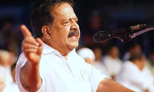 വിരലില് പുരട്ടുന്ന മഷി മായ്ക്കാന് സി.പി.എം രാസവസ്തുക്കള് വിതരണം ചെയ്യുന്നു: രമേശ് ചെന്നിത്തല വിരലില് പുരട്ടുന്ന മഷി മായ്ക്കാന് സി.പി.എം രാസവസ്തുക്കള് വിതരണം ചെയ്യുന്നു: രമേശ് ചെന്നിത്തല