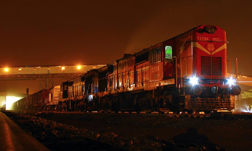 രാത്രിയാത്രയില്‍ മൊബൈല്‍ ചാര്‍ജിങ് വിലക്കി റെയില്‍വെ 