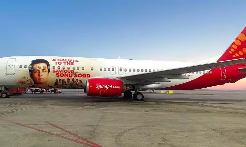 സോനു സൂദിന് സ്പൈസ്ജെറ്റിന്റെ സല്യൂട്ട്; ബോയിങ് 737 വിമാനം നടന് സമര്പ്പിച്ചു സോനു സൂദിന് സ്പൈസ്ജെറ്റിന്റെ സല്യൂട്ട്; ബോയിങ് 737 വിമാനം നടന് സമര്പ്പിച്ചു