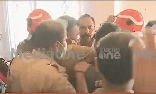 തൊടുപുഴ സിവിൽ സ്റ്റേഷനിൽ കരാറുകാരന്‍ പെട്രോളൊഴിച്ച് ആത്മഹത്യക്ക് ശ്രമിച്ചു