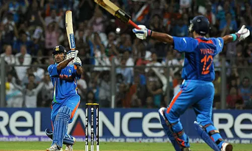 ധോണി ഫിനിഷസ് ഓഫ് ഇൻ സ്റ്റൈൽ; ക്രിക്കറ്റ് മൈതാനത്തെ ത്രസിപ്പിച്ച ഓർമകൾക്ക് പത്തു വയസ്സ്