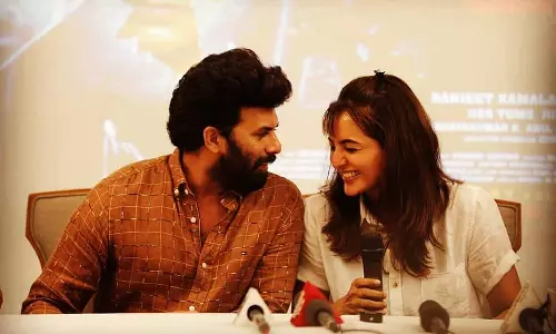 “പിന്നെ സണ്ണിയുടെ കൂടെയൊക്കെ പിടിച്ചുനില്ക്കേണ്ടേ…”; വൈറല് ലുക്കിനെക്കുറിച്ച് മഞ്ജു വാര്യര് “പിന്നെ സണ്ണിയുടെ കൂടെയൊക്കെ പിടിച്ചുനില്ക്കേണ്ടേ…”; വൈറല് ലുക്കിനെക്കുറിച്ച് മഞ്ജു വാര്യര്