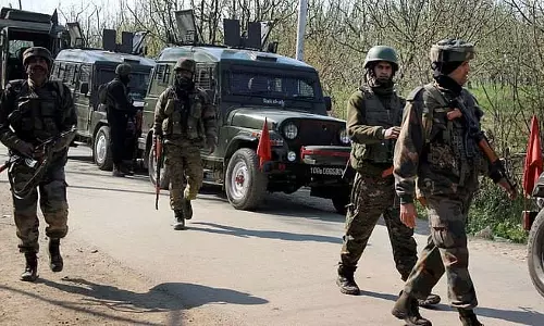 ജമ്മു കശ്മീരില്‍ ഭീകരരുടെ വെടിവെപ്പ്; കൗൺസിലറും പൊലീസ് ഉദ്യോഗസ്ഥനും കൊല്ലപ്പെട്ടു