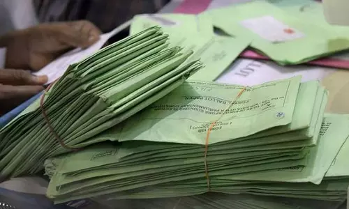 എന്‍പത് വയസ്സിനു മുകളിലുള്ളവരുടെ പോസ്റ്റൽ വോട്ടുകൾ പ്രത്യേകം സൂക്ഷിക്കണമെന്ന് കോണ്‍ഗ്രസ്