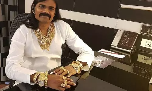 കയ്യിലും കഴുത്തിലും നിറയെ ആഭരണങ്ങള്‍; അഞ്ച് കിലോ സ്വര്‍ണമണിഞ്ഞ് വോട്ട് തേടിയൊരു സ്ഥാനാര്‍ഥി