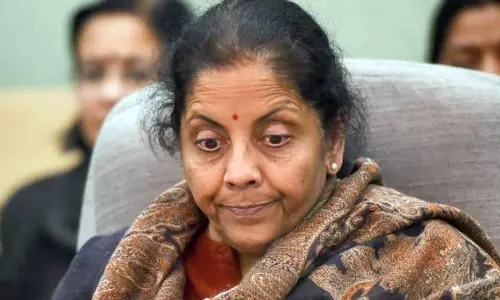 പുതിയ സാമ്പത്തിക വർഷം; ആദ്യ ചുവടില്‍ തന്നെ ഇടറിവീണ്‌ ധനമന്ത്രി നിർമല സീതാരാമൻ