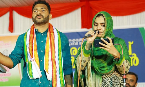 പ്രചാരണ വേദിയില് പാട്ടുപാടി റിയാസ് മുക്കോളിയുടെ ഭാര്യ; ഏറ്റെടുത്ത് സാമൂഹിക മാധ്യമങ്ങൾ പ്രചാരണ വേദിയില് പാട്ടുപാടി റിയാസ് മുക്കോളിയുടെ ഭാര്യ; ഏറ്റെടുത്ത് സാമൂഹിക മാധ്യമങ്ങൾ