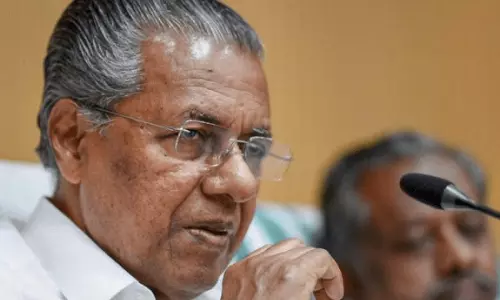 മുഖ്യമന്ത്രിക്ക് തെരഞ്ഞെടുപ്പ് പെരുമാറ്റച്ചട്ട ലംഘനത്തിന് നോട്ടീസ് മുഖ്യമന്ത്രിക്ക് തെരഞ്ഞെടുപ്പ് പെരുമാറ്റച്ചട്ട ലംഘനത്തിന് നോട്ടീസ്