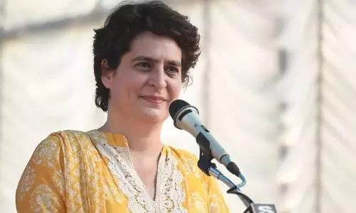 സെന്‍സിറ്റിവിറ്റി ഉണ്ടാവണം.. മമ്മൂട്ടിയെ ഓര്‍മിപ്പിച്ച് പ്രിയങ്ക, വീഡിയോ വൈറല്‍