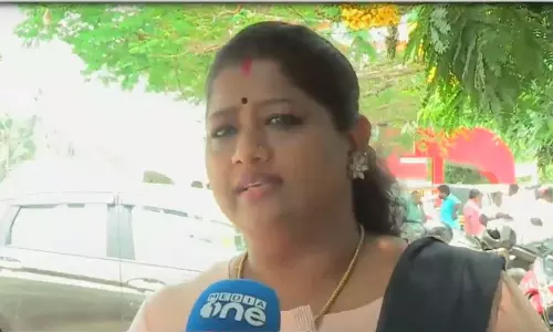 അരൂരിൽ കന്നിയങ്കത്തിനിറങ്ങി നടി പ്രിയങ്ക അരൂരിൽ കന്നിയങ്കത്തിനിറങ്ങി നടി പ്രിയങ്ക