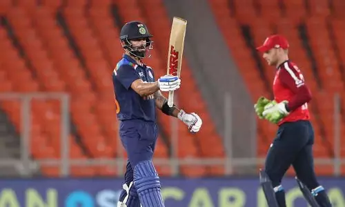 ഉറപ്പാണ് കോഹ്‍ലി; അര്‍ദ്ധ സെഞ്ച്വറിയില്‍ റെക്കോര്‍ഡ് നേട്ടവുമായി ഇന്ത്യന്‍ നായകന്‍