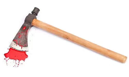 സംശയം; ഭാര്യയുടെ ഇരുകൈകളും വെട്ടിയെടുത്ത് ഭർത്താവ്