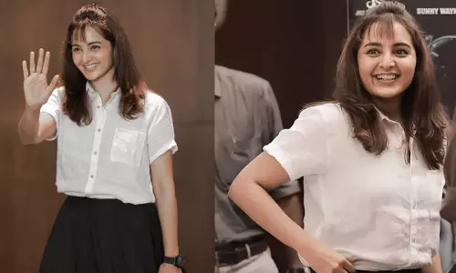 സോഷ്യല് മീഡിയയില് ട്രെന്റിങായി മഞ്ജു വാര്യരുടെ കിടിലന് മേക്ക് ഓവര്, ചിത്രങ്ങള് കാണാം സോഷ്യല് മീഡിയയില് ട്രെന്റിങായി മഞ്ജു വാര്യരുടെ കിടിലന് മേക്ക് ഓവര്, ചിത്രങ്ങള് കാണാം