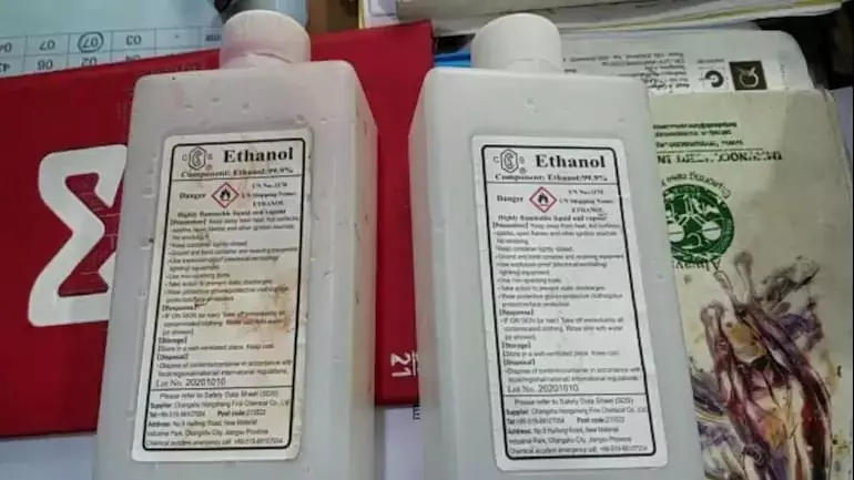 മദ്യം ലഭിച്ചില്ല; മധ്യപ്രദേശില്‍ സാനിറ്റൈസര്‍ കുടിച്ച് 2 പേര്‍ മരിച്ചു, ഒരാളുടെ നില ഗുരുതരം