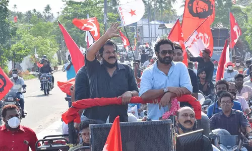 മുകേഷിന് വോട്ടഭ്യർത്ഥിച്ച് ചലച്ചിത്ര താരം ആസിഫ് അലിയുടെ റോഡ് ഷോ