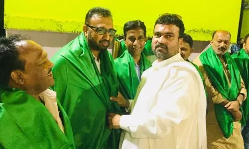 എ.​ഐ.​എം.​ഐ.​എം യു​വ​ജനനേ​താ​വിനെ ന​ടു​റോ​ഡി​ല്‍ വെ​ട്ടി​ക്കൊ​ന്നു