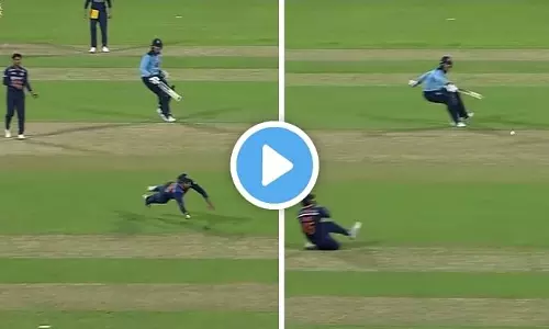 ഹിറ്റ്മാനല്ല ഇത് ഫിറ്റ്മാന്, കിടിലന് ഡൈവിന് പിന്നാലെ കണ്ണഞ്ചിപ്പിക്കുന്ന ത്രോയും; രോഹിത് ശര്മ്മക്ക് കൈയ്യടിച്ച് സോഷ്യല് മീഡിയ ഹിറ്റ്മാനല്ല ഇത് ഫിറ്റ്മാന്, കിടിലന് ഡൈവിന് പിന്നാലെ കണ്ണഞ്ചിപ്പിക്കുന്ന ത്രോയും; രോഹിത് ശര്മ്മക്ക് കൈയ്യടിച്ച് സോഷ്യല് മീഡിയ