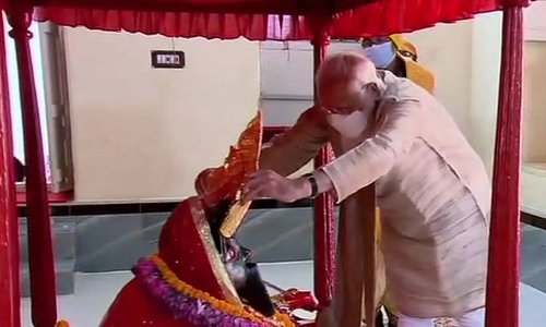 മനുഷ്യകുലം കോവിഡ് മുക്തമാകാൻ കാളീ ദേവിയോട് പ്രാർത്ഥിച്ചു: മോദി